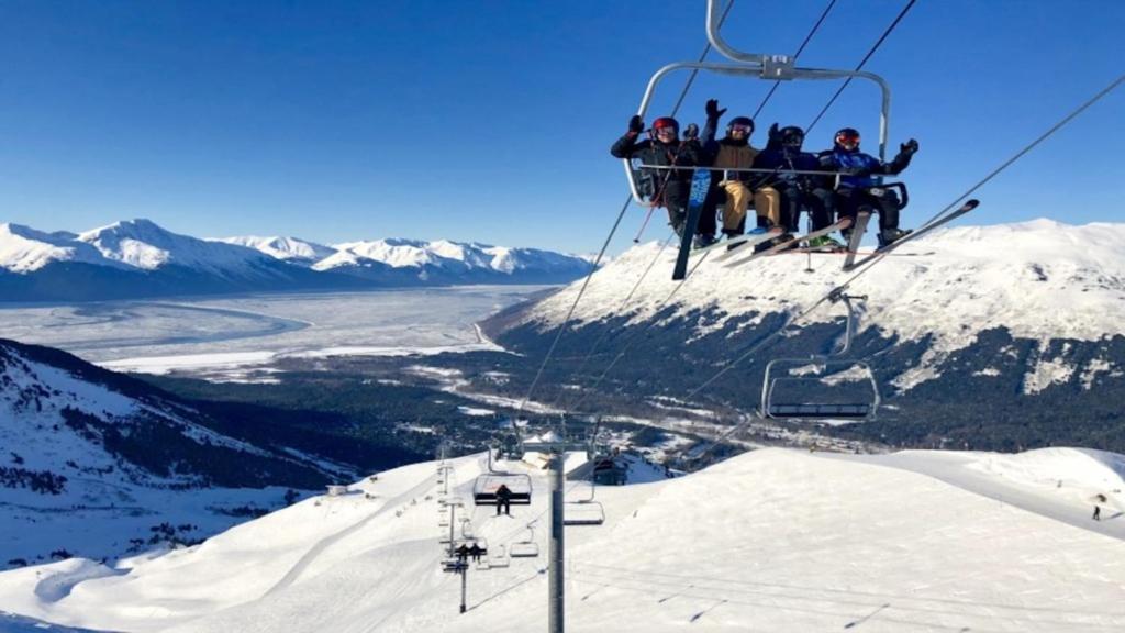 Drift to the Lift - Walk Almost Everywhere at Alyeska Resort from Bright Chalet! - B&B Girdwood