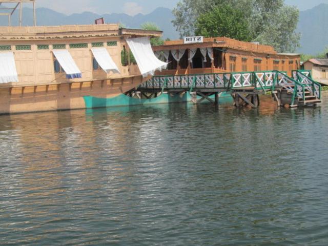 RITZ Houseboats - B&B Srinagar