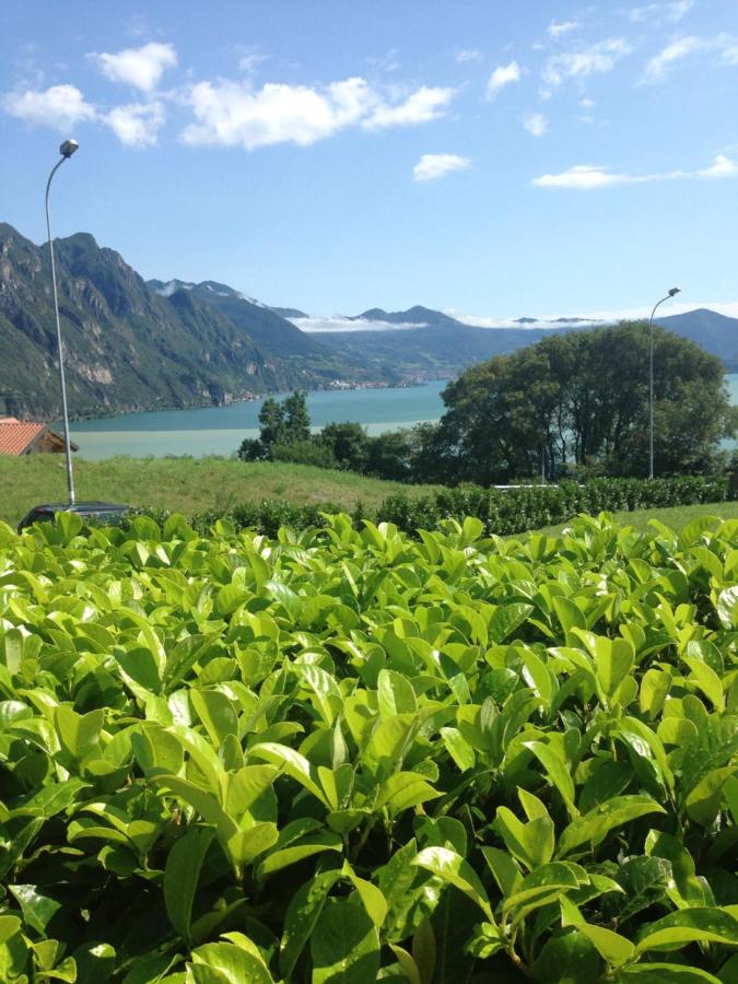 Villa Mirella: Casa vista lago con piscina - Bed and Breakfast
