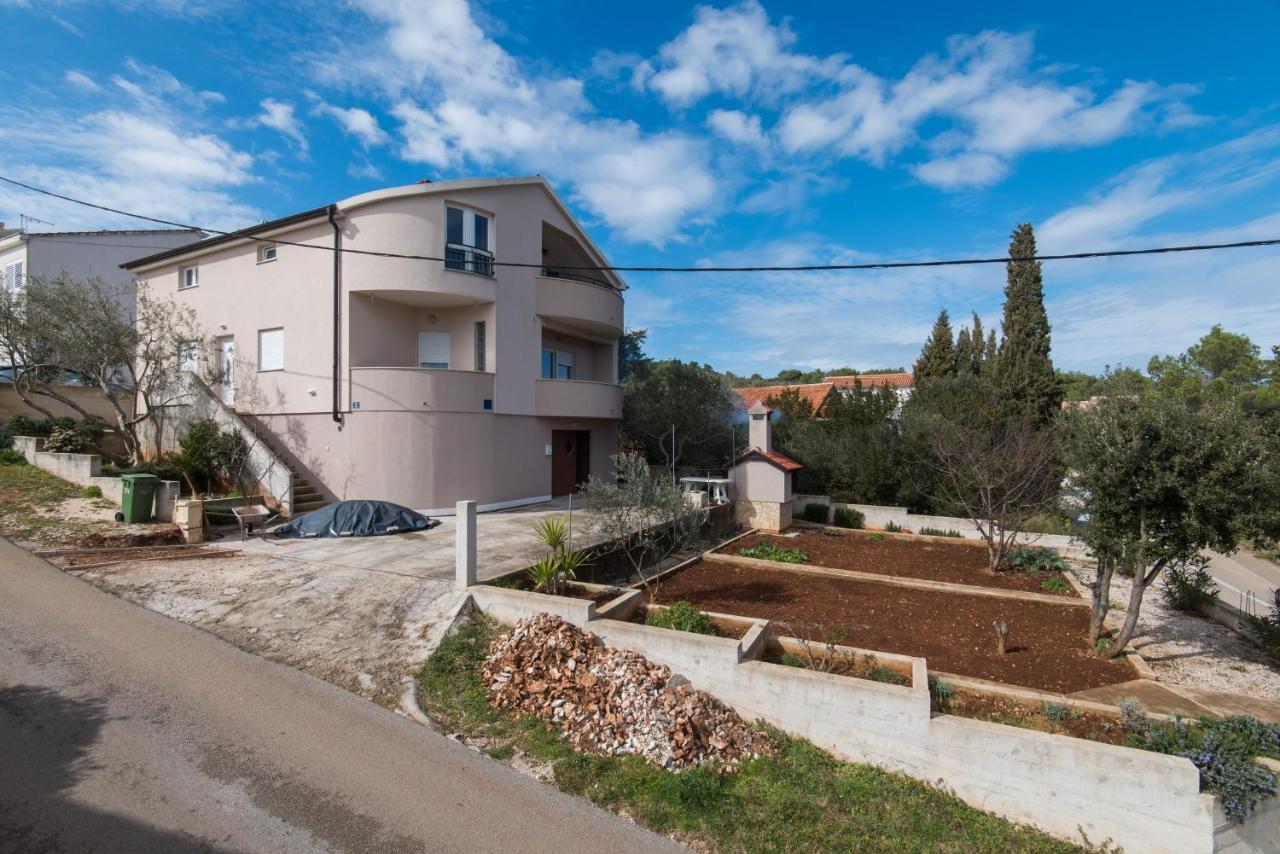 Three Bedroom Apartment with Balcony and Sea View