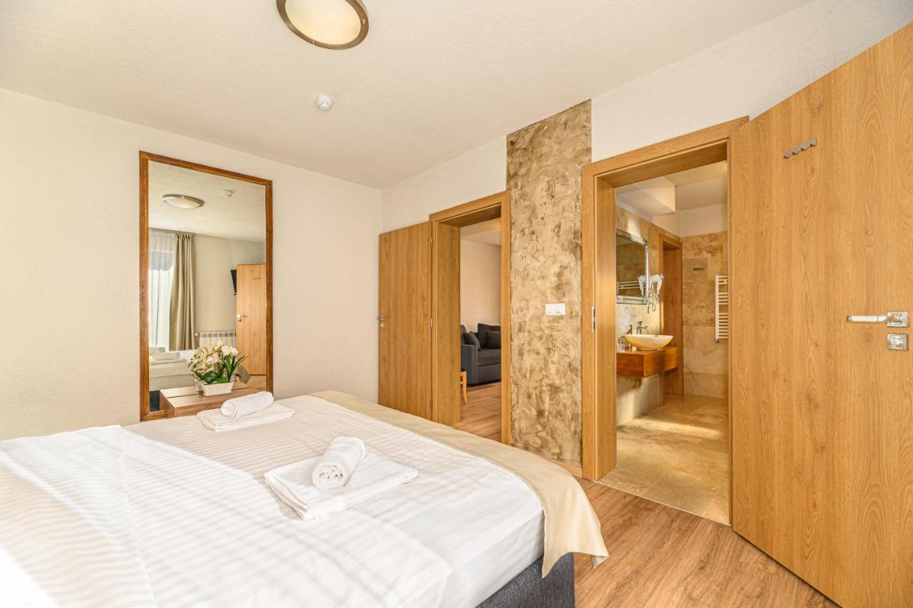 Senior Suite with Spa and Pool Access