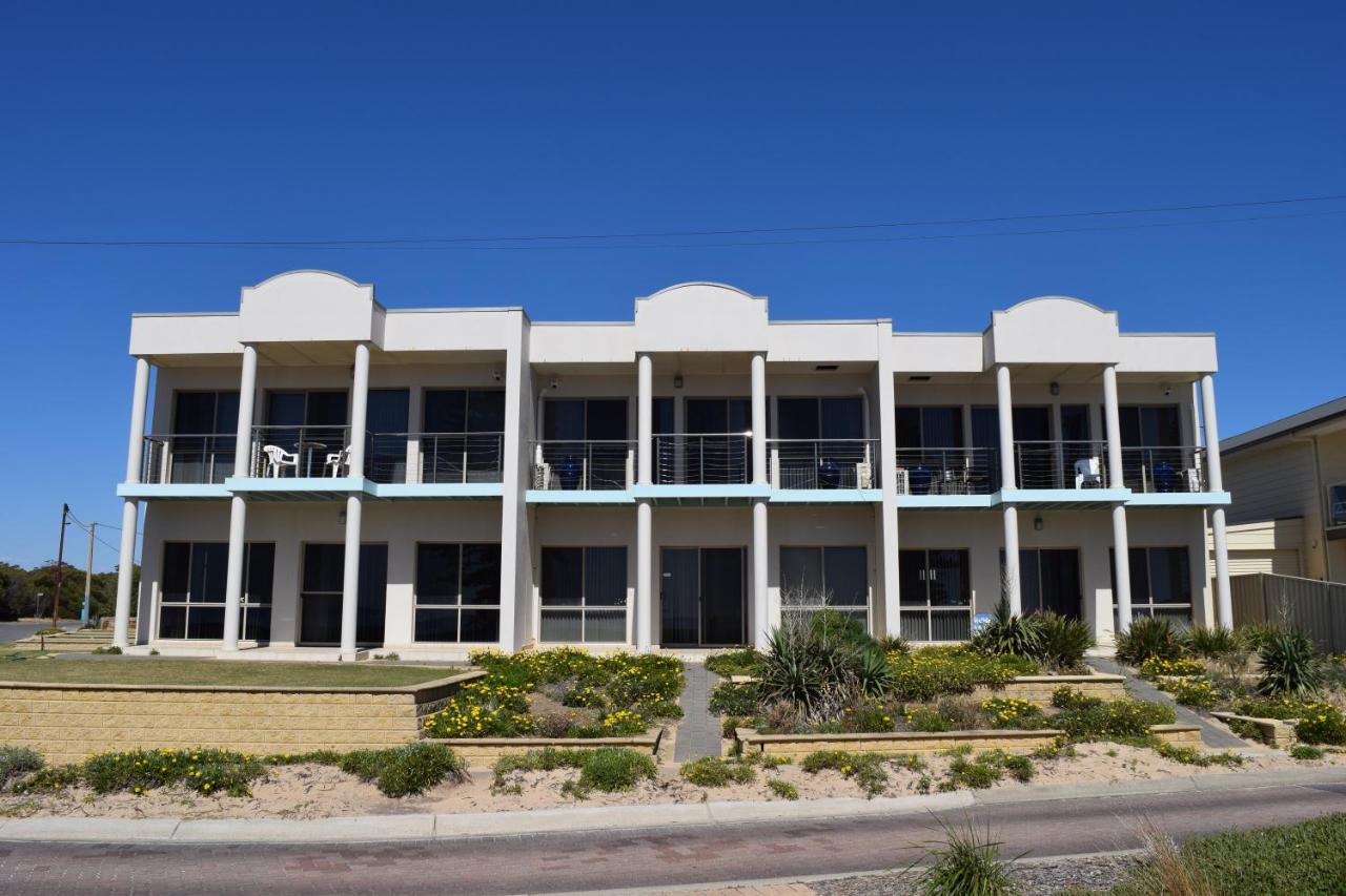 B&B Port Noarlunga - Christies Seahorse Holiday Townhouses - Bed and Breakfast Port Noarlunga
