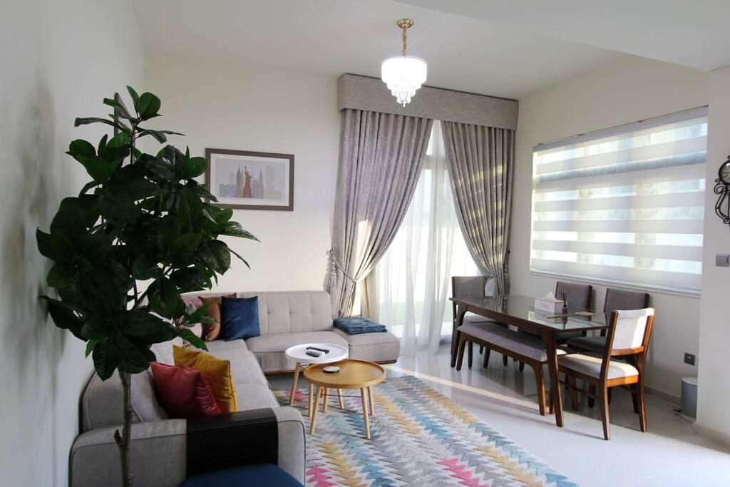 Upgraded spacious 3BR+Maid Villa - B&B
