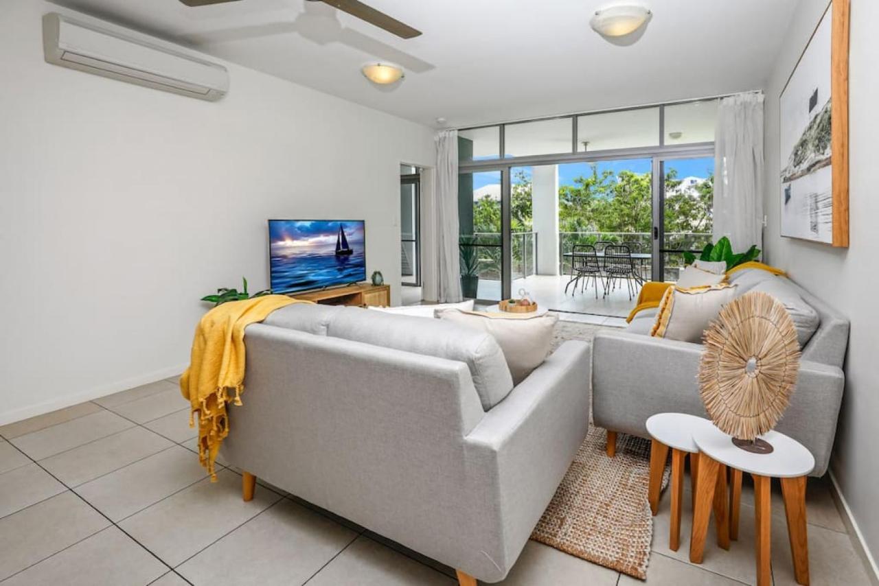 B&B Cairns - Pool View City Centre Apartment 206 - Bed and Breakfast Cairns