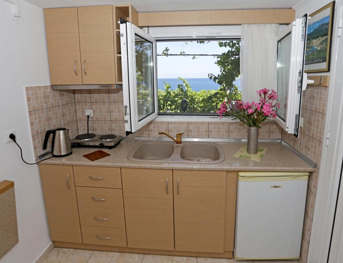 Studio (2 Adults)