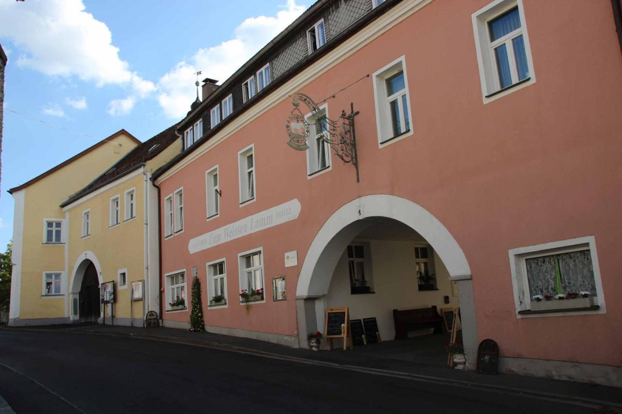 B&B Hohenberg an der Eger - Hotel Gasthof Zum weissen Lamm - Bed and Breakfast Hohenberg an der Eger