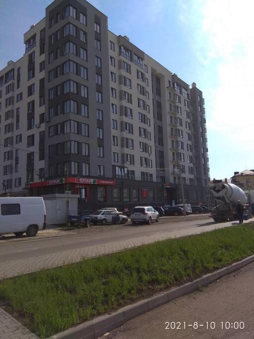 Апартаменти Люкс, КОНДИЦІОНЕР, парковка, Авторинок, медцентр ЯНА - 5хв - B&B