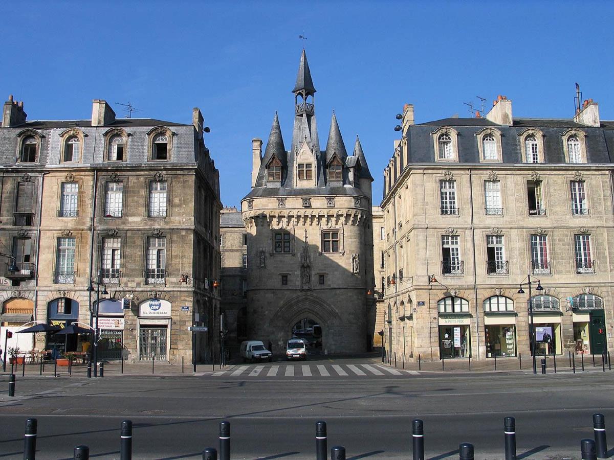 Ausone Beautiful loft apartment in historical center + terrace and parking - Chambres d'hôtes Bordeaux