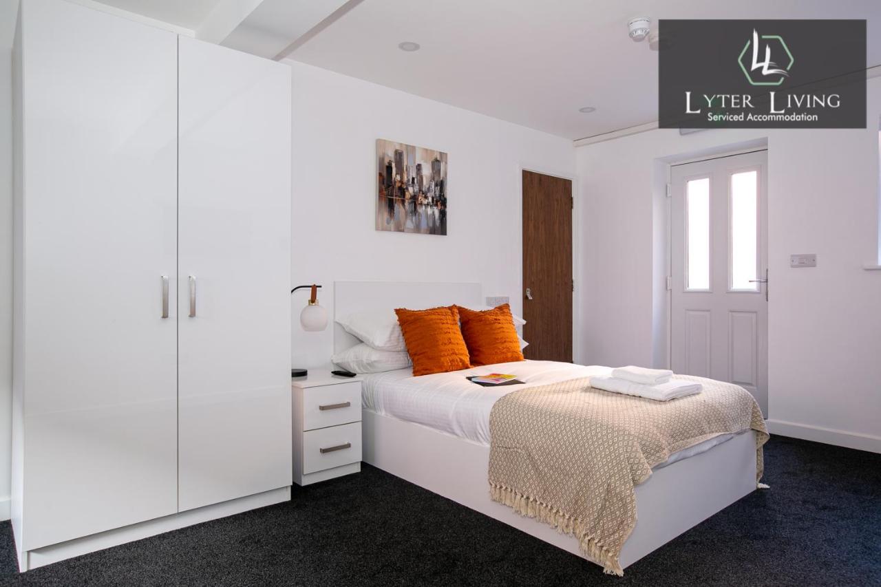 Leicester's Lyter living Serviced apartments Opposite Leicester Railway Station - B&B Leicester