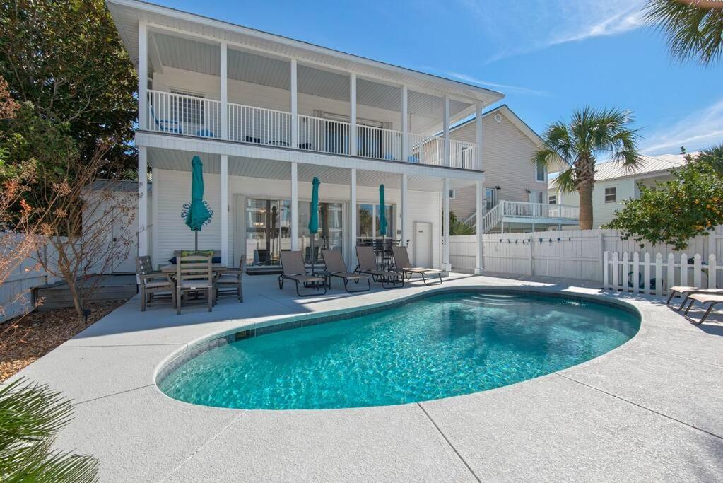 PRIVATE HEATED POOL, GOLF CART & WALK to THE SUGAR SAND BEACH in DESTIN - B&B