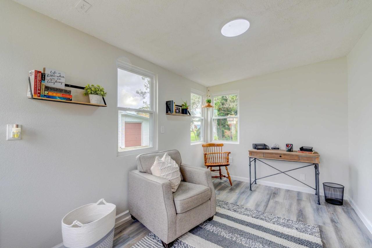 Peaceful Lady Lake Home with Screened-In Porch! - Chambres d’hôtes Lady Lake