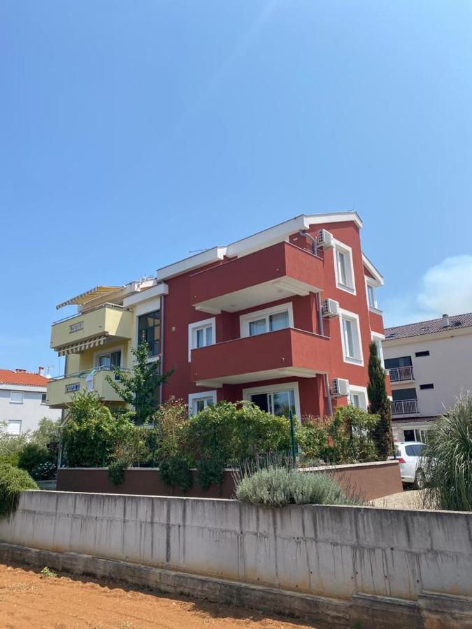 Apartman M & M, Schöne Wohnung nur 200m vom Strand - B&B