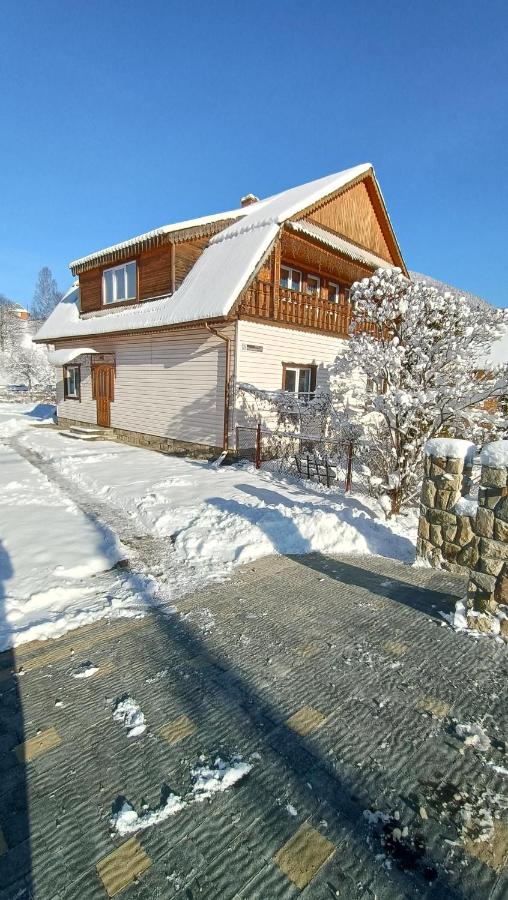 Homestay Opryshky - B&B
