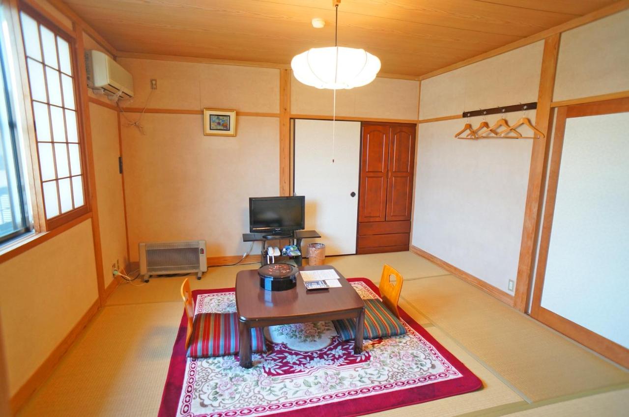 Chambre Lits Jumeaux de Style Japonais avec Salle de Bains Commune