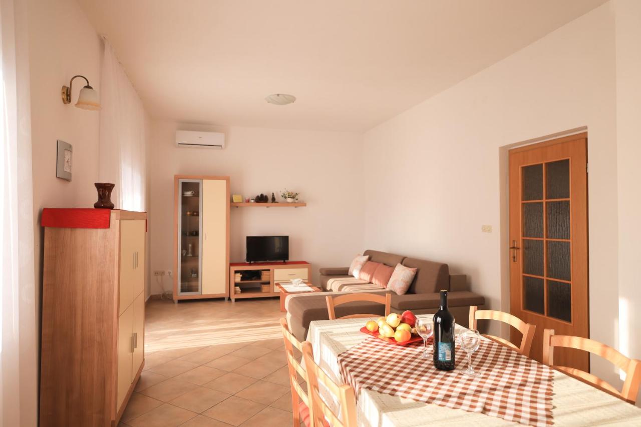 Apartamento de 2 dormitorios con terraza