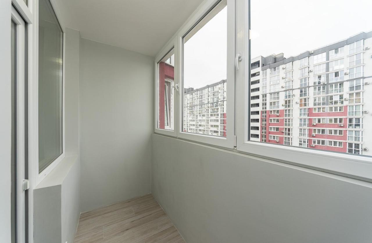 FlatRent Drahomanova 2a, Генератор! ліфти вода опалення! - Chambres d’hôtes Kiev
