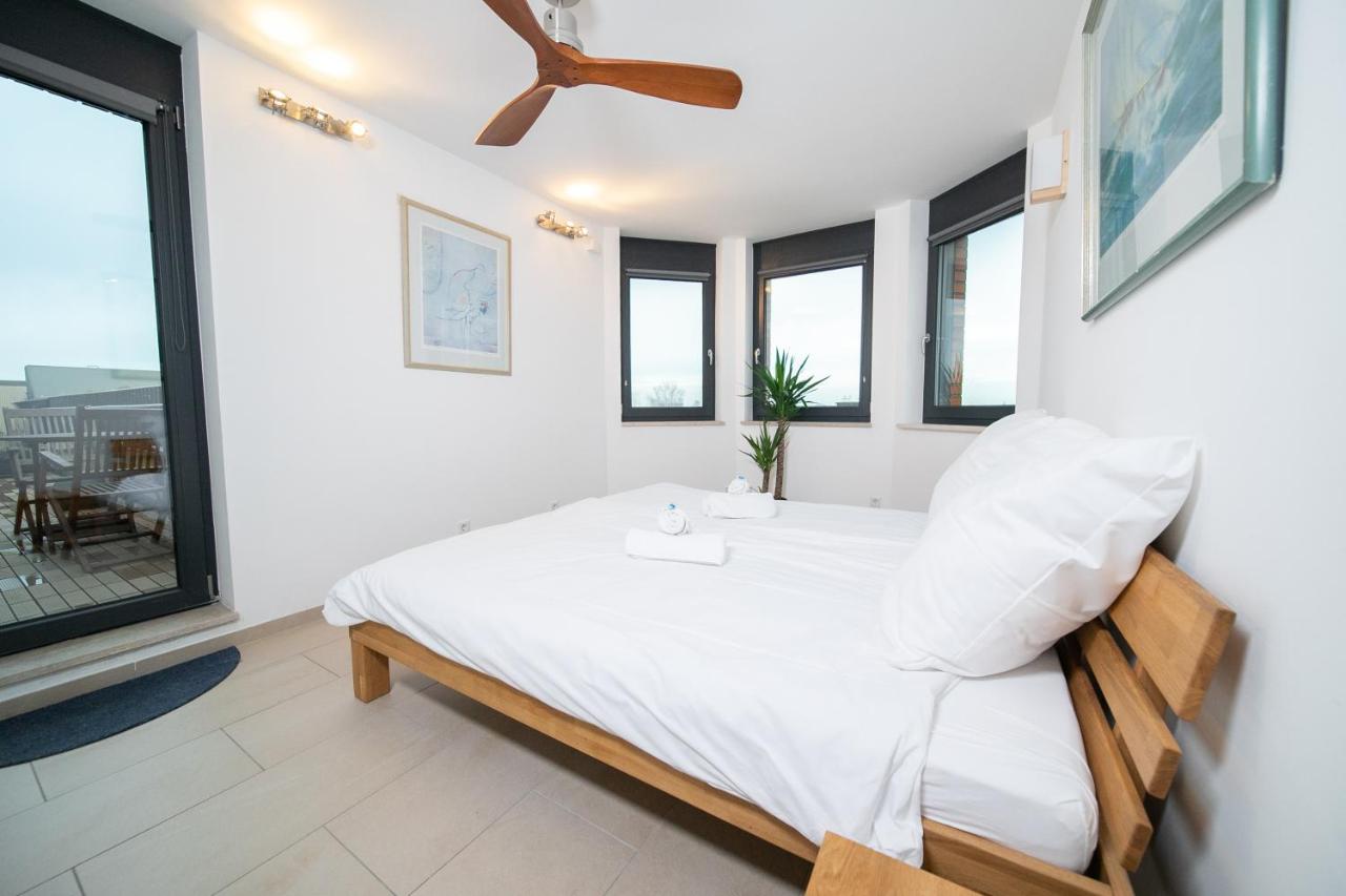 Rheinblick7 Neuss - Spektakulärer Blick auf die Düsseldorfer Skyline - Ruhig Modern Privatparkplatz Aufzug - Top Anbindung an Messe Flughafen Hauptbahnhof - B&B Neuss