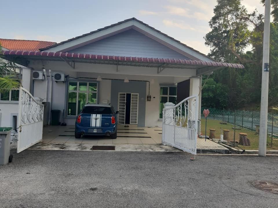 B&B Malaca - Rumah Armand Ayer Keroh Bandar Melaka 4BR Fully Aircond - Bed and Breakfast Malaca