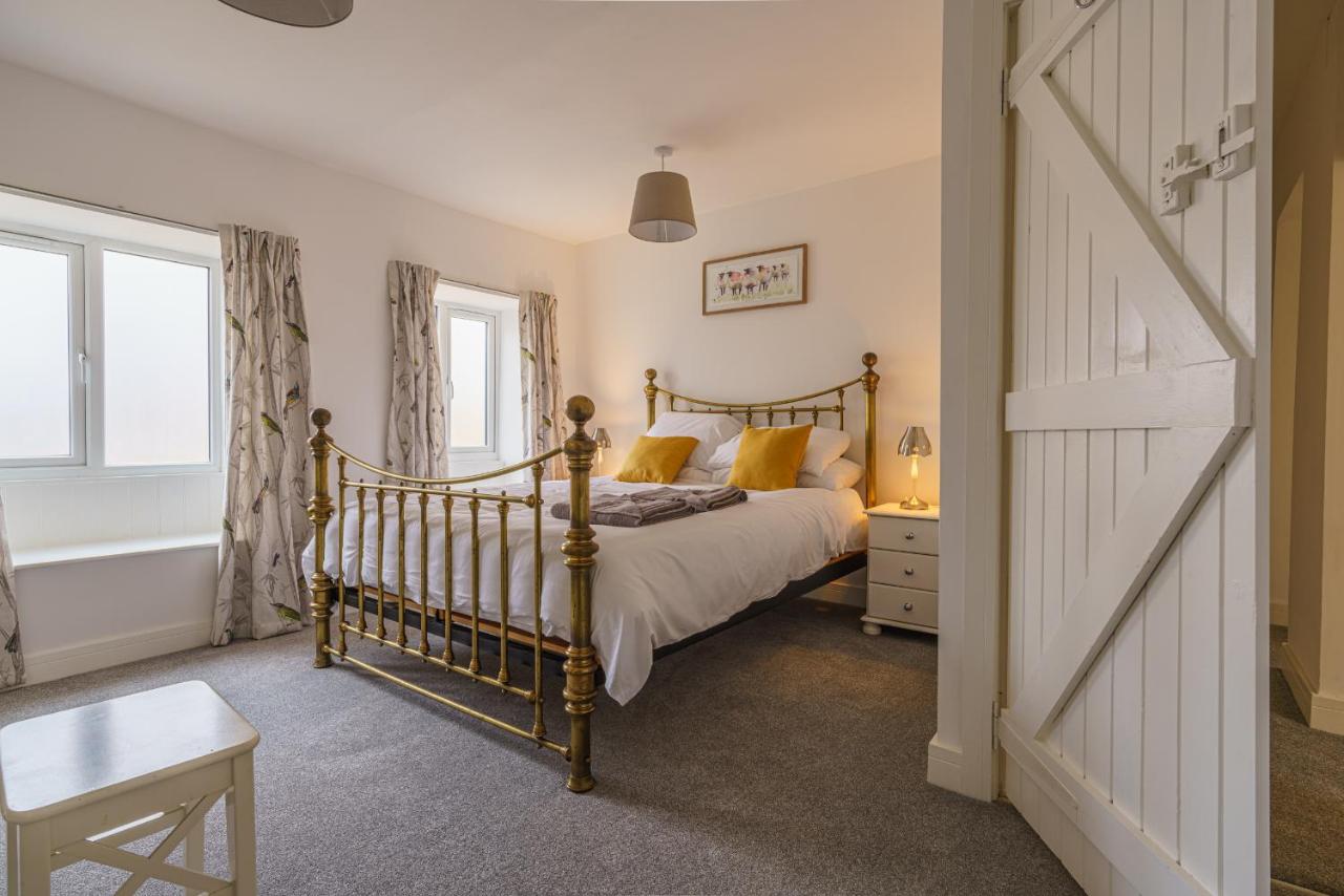 B&B Cirencester - Private deck with newly refurbished flat attached! - Bed and Breakfast Cirencester