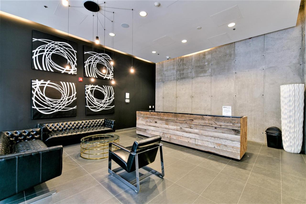 Cozy Skyline Condo in Downtown, across Canada Life Centre - Chambres d’hôtes Winnipeg