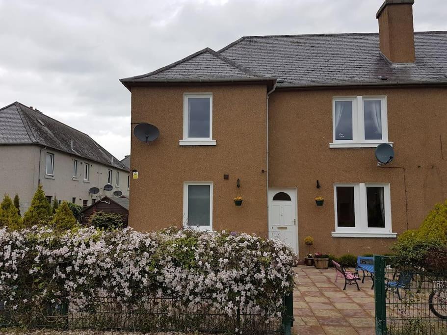 Spacious 2 double bedrooms house for a relaxing stay. - Bed and Breakfast