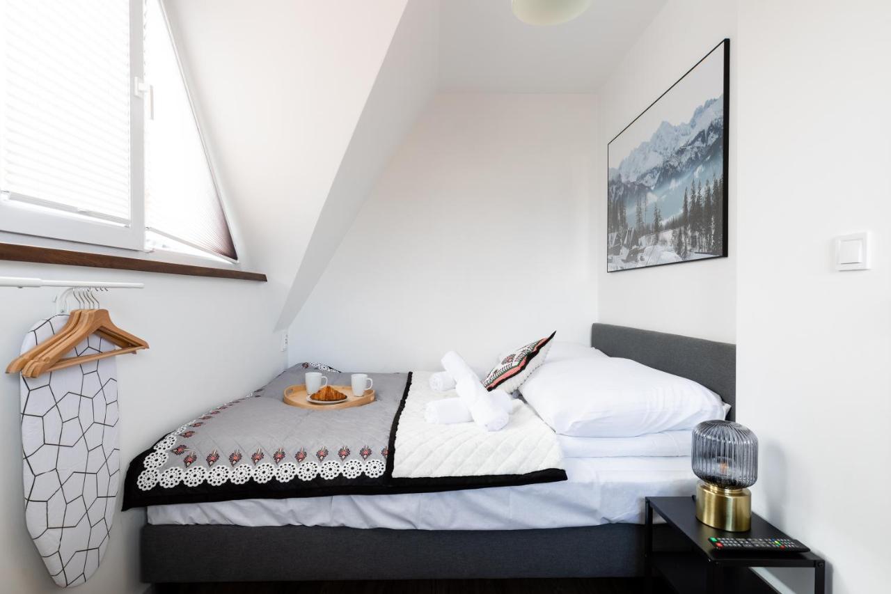 Apartment with Mountain View