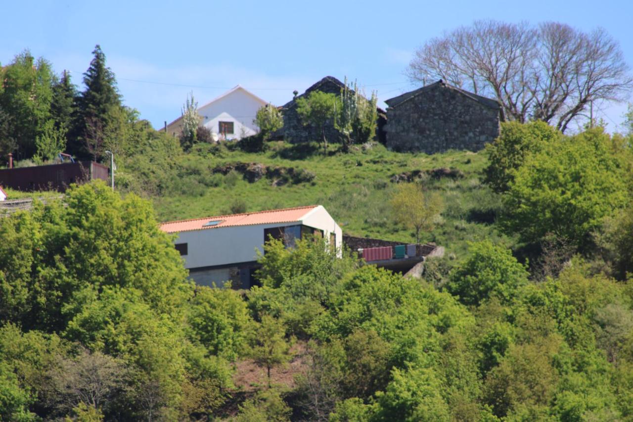 Casa do Faqueiro de Casas Brioso - Bed and Breakfast Outeiro