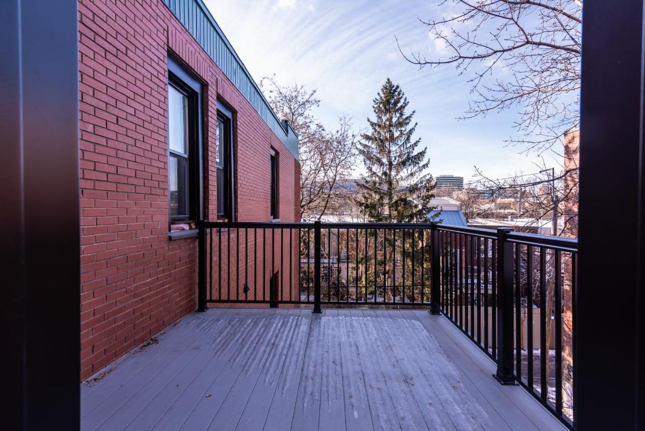 Family Friendly 3-bedroom beauty in Le Plateau by DenStays - Chambres d'hôtes Montréal