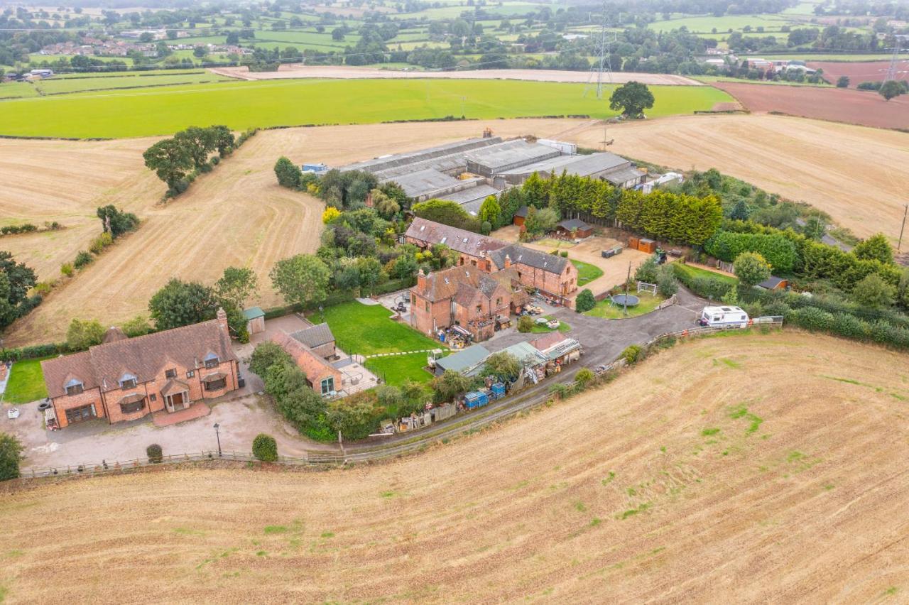 The Pigsty - 3 Bedroom Barn Conversion - B&B Coventry