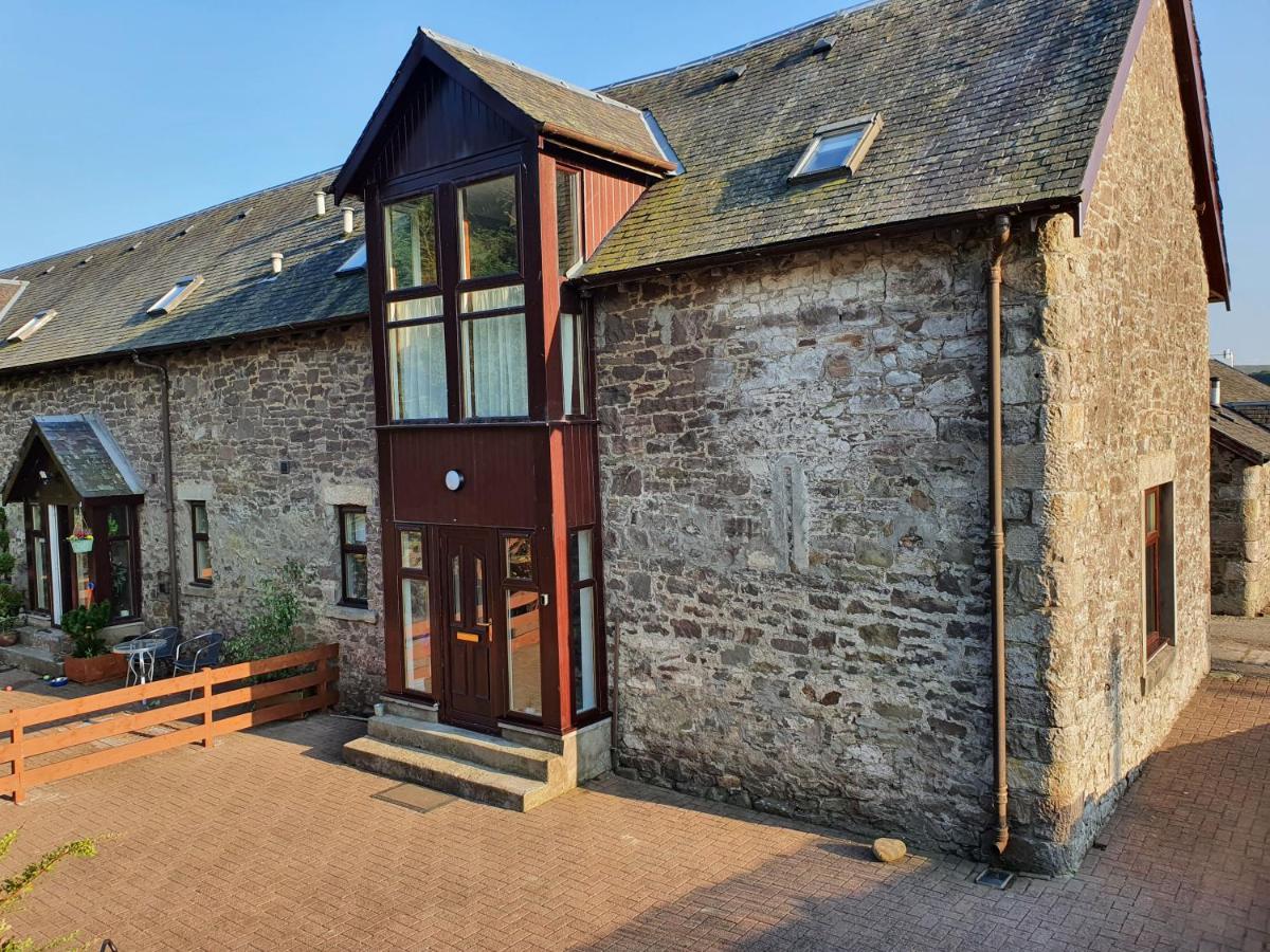 B&B Wiston - The Granary at Tinto Retreats, Biggar is a gorgeous 3 bedroom Stone cottage - Bed and Breakfast Wiston