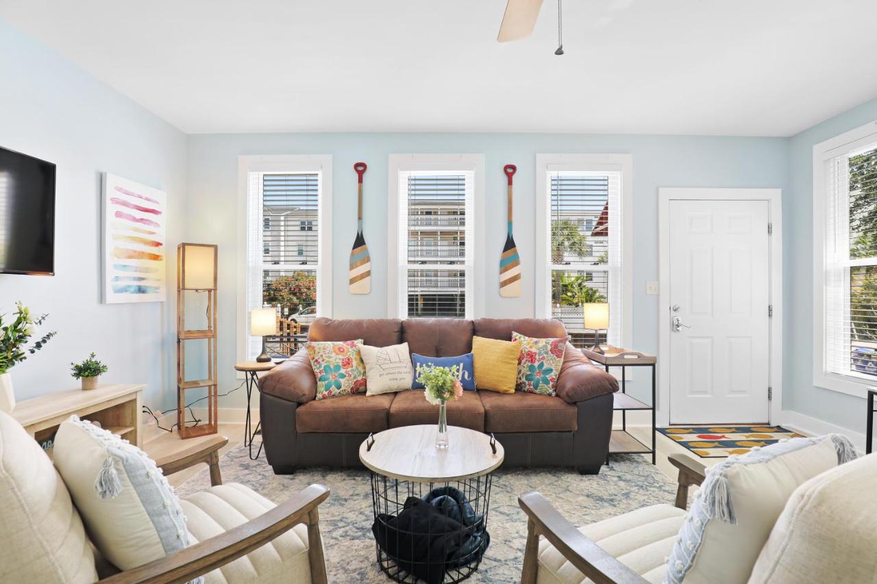 Salty Shack Unit A Dog Friendly Home Across from the Beach - Central Location - B&B Folly Beach