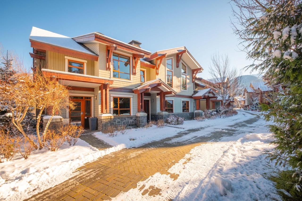 Fitzsimmons Walk by Outpost Whistler - B&B