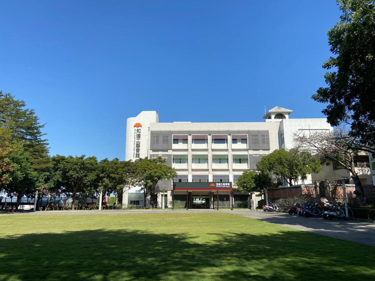Zhi Da Craft Service Guest House - Bed and Breakfast