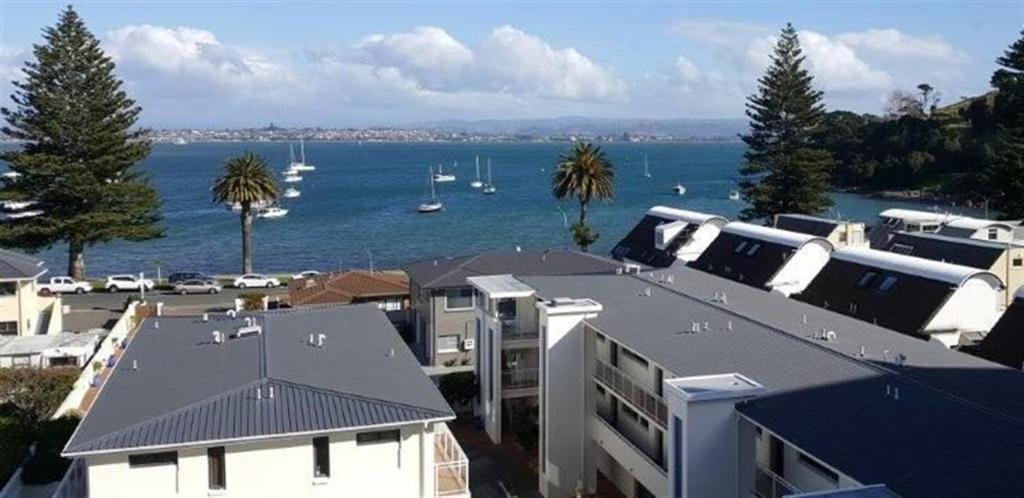 One-Bedroom Apartment with Harbour View