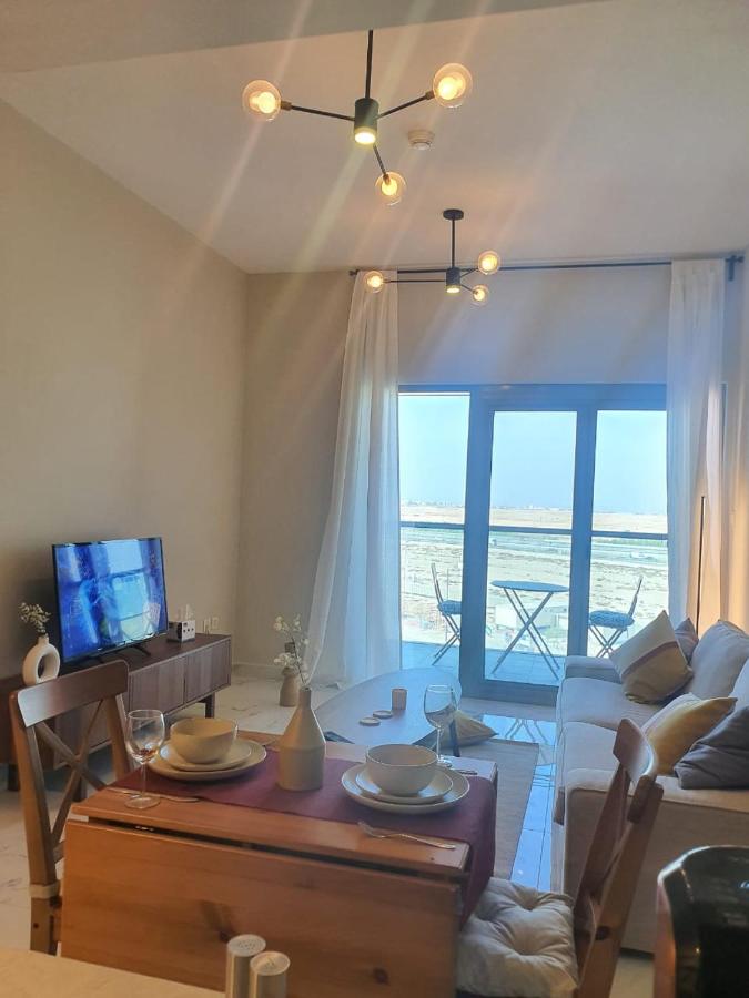 B&B Dubai - Cozy 1-bedroom apartment in Dubai South with Pool - Bed and Breakfast Dubai