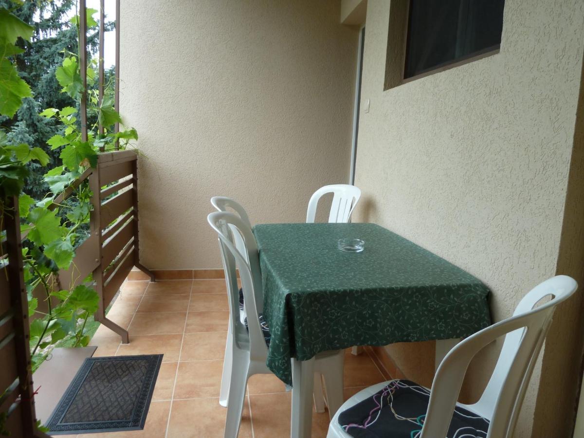 Borostyán Apartmann - Bed and Breakfast Balatonföldvár