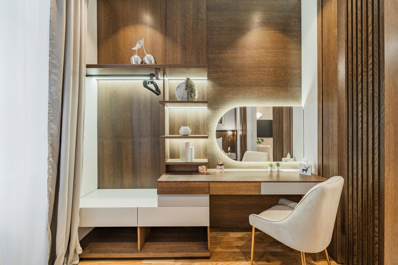 Deluxe Apartment #21