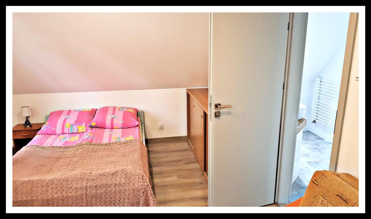 Camera Matrimoniale Deluxe (2 Adulti + 1 Bambino)