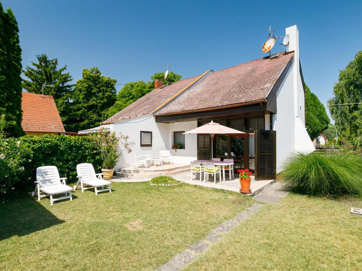 B&B Balatonfenyves - Holiday Home Suzy by Interhome - Bed and Breakfast Balatonfenyves