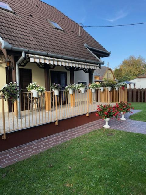 Ádám Vendégház - B&B Siófok