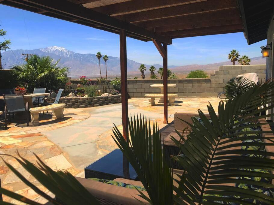 Mineral Saltwater Solar heated Pool & Spa Oasis with mountain views and Koi pond - B&B