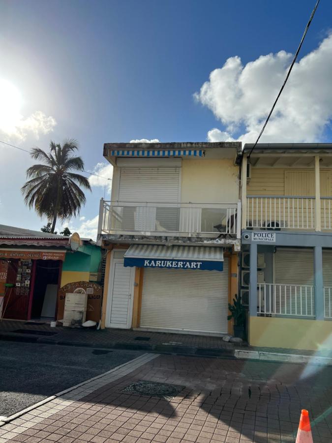 Ti Cabanon. Appartement vue mer à Deshaies. - B&B