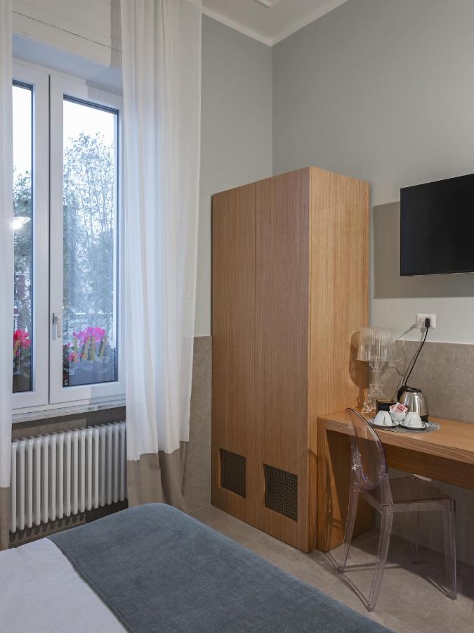 Deluxe Double Room with Private Bathroom