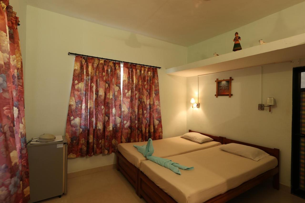 Zweibettzimmer mit Balkon