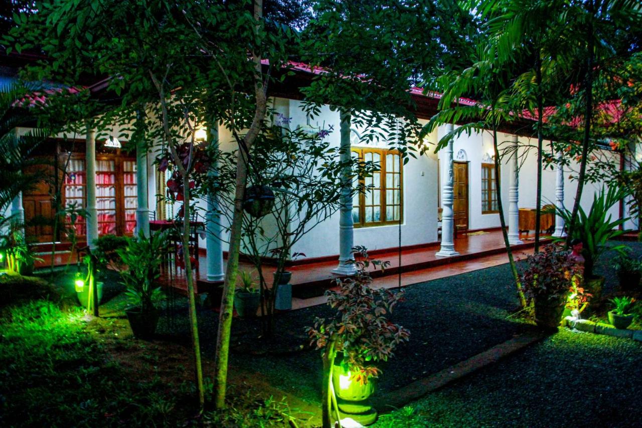 Thathsara Holiday Inn - B&B
