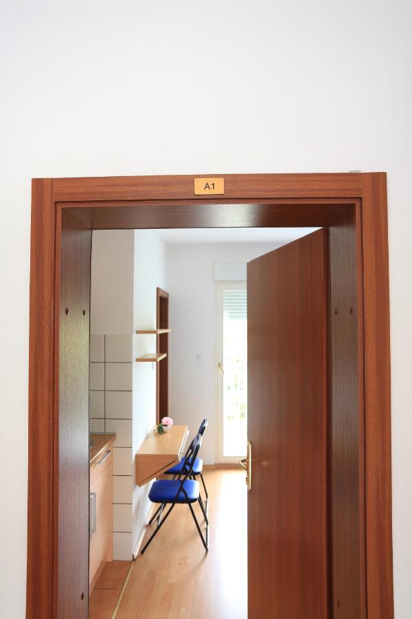 Studio mit Balkon und Meerblick.