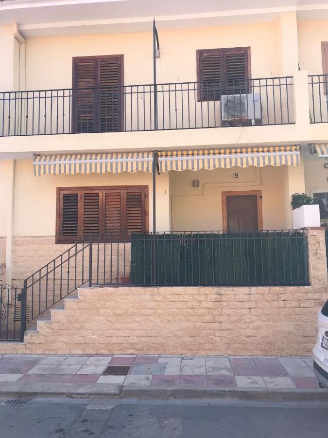 Precioso adosado con parking a 100 metros de la playa - B&B