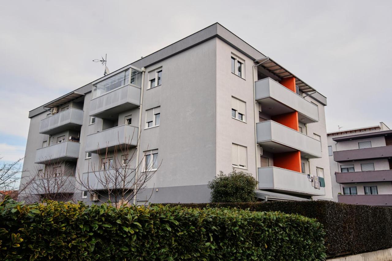 Lovely apartment MIRA near Airport Zagreb - B&B