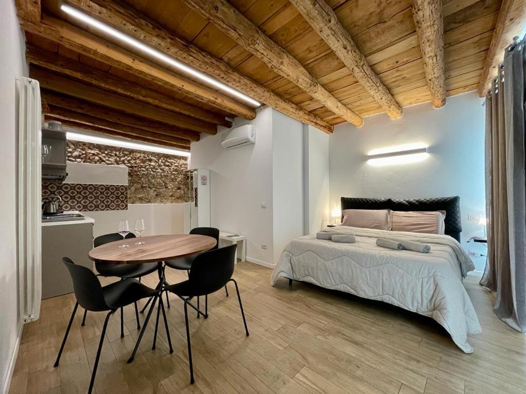Apartment mit Balkon