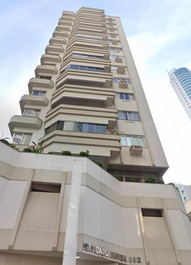 Apto Av Brasil Quadra mar - B&B